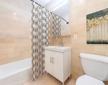 135 William Street - Photo Thumbnail 5