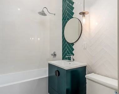 179 Meserole Street - Photo Thumbnail 11