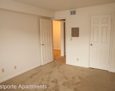 2805 W Larchmont Lane - Photo Thumbnail 8