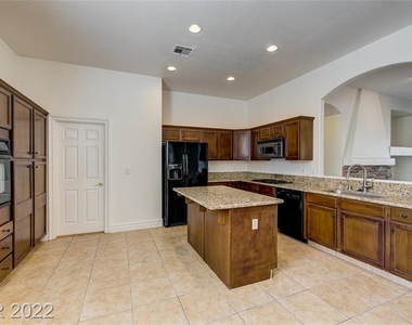 3282 Squire Street - Photo Thumbnail 11