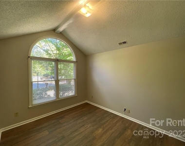 7638 Campbell Creek Lane - Photo Thumbnail 11