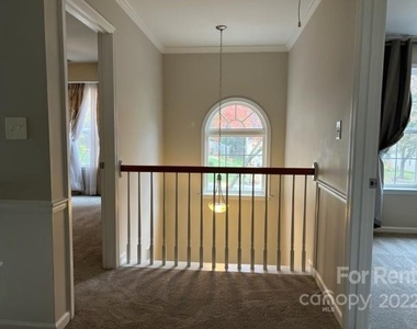 11918 Fox Glen Road - Photo Thumbnail 9