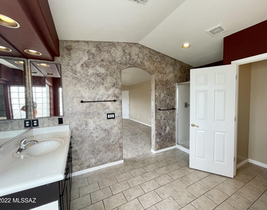 222 W Brinkley Springs Drive - Photo Thumbnail 41