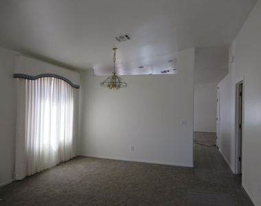 374 W Tara Danette Drive - Photo Thumbnail 3