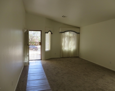 374 W Tara Danette Drive - Photo Thumbnail 4