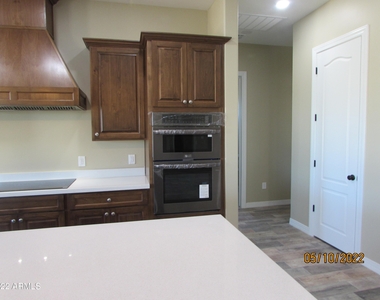 7124 S 257th Drive - Photo Thumbnail 5