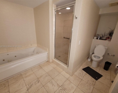 17375 Collins Ave - Photo Thumbnail 9