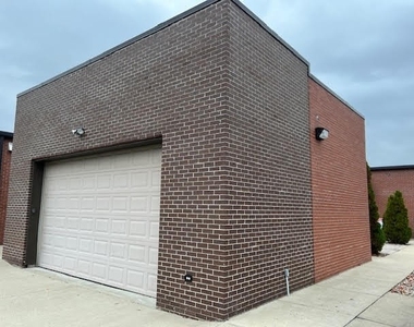 276 Meijer Way - Photo Thumbnail 3