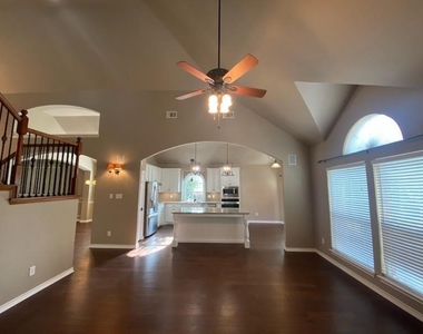 11901 Summerwind Drive - Photo Thumbnail 8