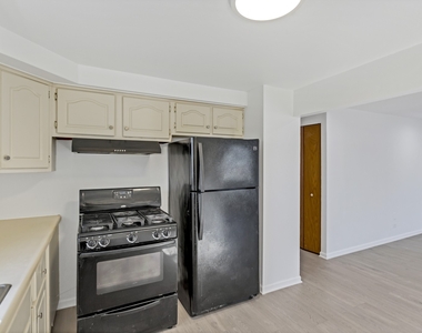 1509 Revere Circle - Photo Thumbnail 9