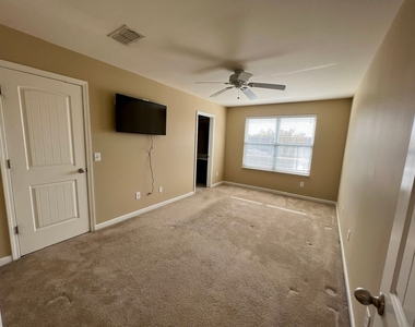 1424 Riverbrook Dr. - Photo Thumbnail 7