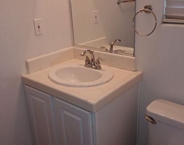 1144 W Windsor Court - Photo Thumbnail 11