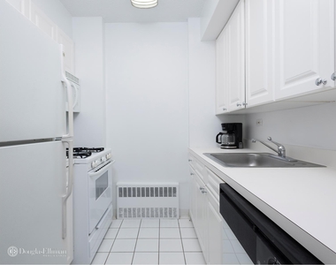 230 W 55th St - Photo Thumbnail 2