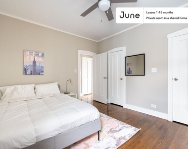 3304 West Armitage Avenue - Photo Thumbnail 8