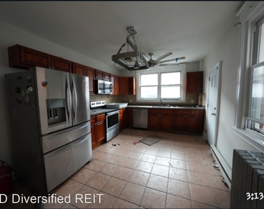 5738 Kemble Ave - Photo Thumbnail 14