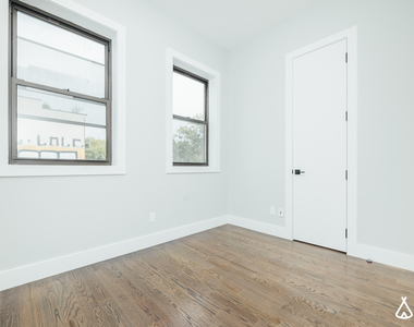 644 Lorimer Street - Photo Thumbnail 9