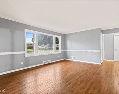 1123 Roncevalles Ave - Photo Thumbnail 1