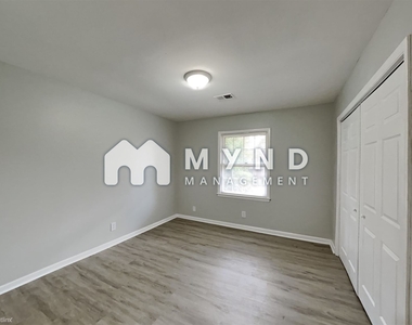 962 Pine Roc Way - Photo Thumbnail 21