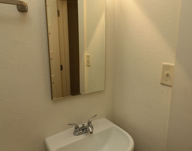 418 North 2nd Street Apt 1 - Photo Thumbnail 8