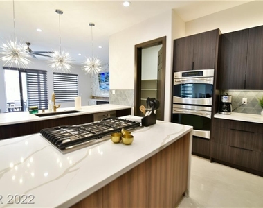 215 East Levi Avenue - Photo Thumbnail 7