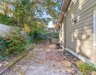 1242 Hanover St - Photo Thumbnail 31