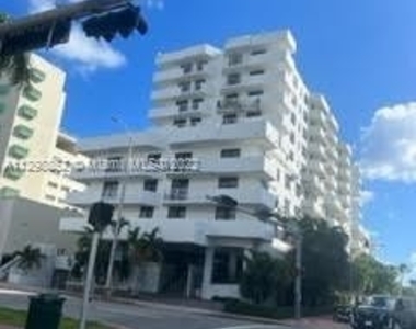 4301 Collins Ave - Photo Thumbnail 1