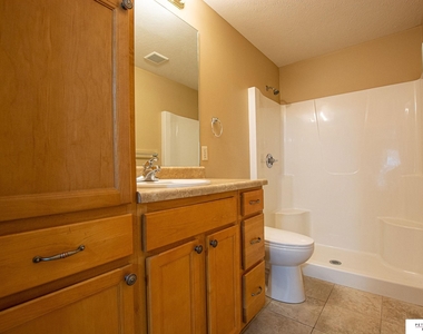 4880 S 131 Street - Photo Thumbnail 9