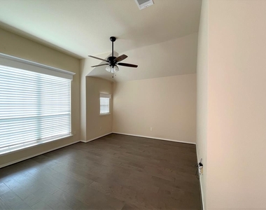 1428 Clayton Lane - Photo Thumbnail 5