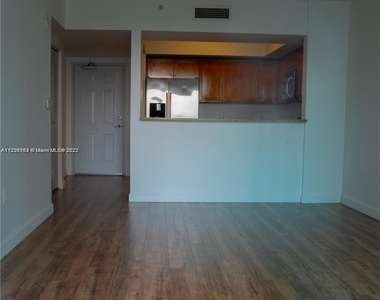 1723 Sw 2nd Ave - Photo Thumbnail 2