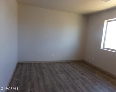 2924 N Yavapai Road - Photo Thumbnail 4