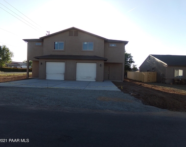 2924 N Yavapai Road - Photo Thumbnail 0