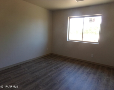 2924 N Yavapai Road - Photo Thumbnail 3