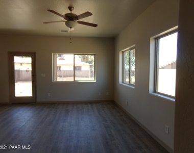 2924 N Yavapai Road - Photo Thumbnail 5