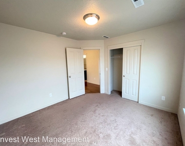 10509 Ne 68 Avenue - Photo Thumbnail 9