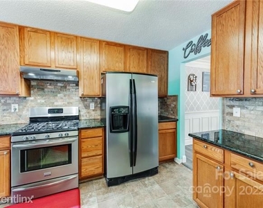 6702 R Goldenwillow Drive - Photo Thumbnail 12