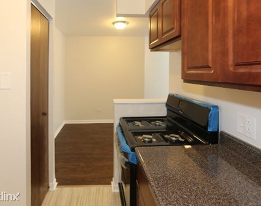 1040 W. Hollywood, Unit 803 - Photo Thumbnail 4