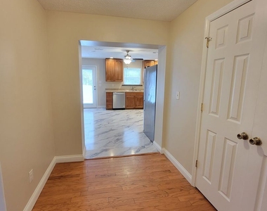 10206 Birch Hill Lane - Photo Thumbnail 6