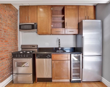 East 9th St & Avenue A NO FEE* With In-Unit Laundry* - Photo Thumbnail 3