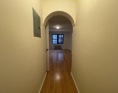 850 Amsterdam Avenue - Photo Thumbnail 4