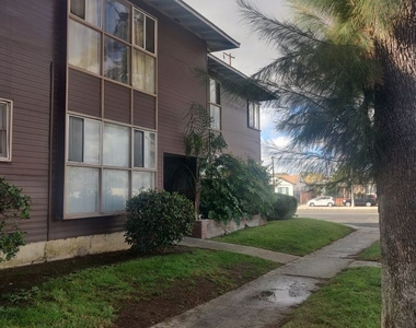 4300 Centralia St - Photo Thumbnail 10