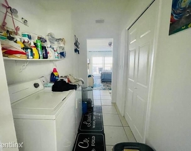 1101 Crystal Lake Dr Apt 705 - Photo Thumbnail 6