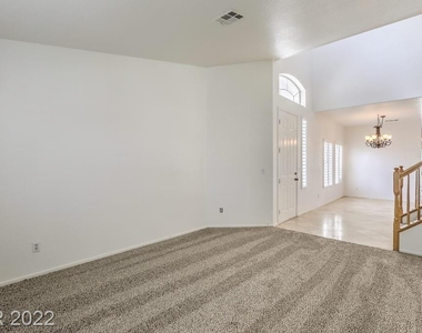 3425 Golden Sage Drive - Photo Thumbnail 4