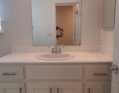 2933 Helix Way - Photo Thumbnail 12