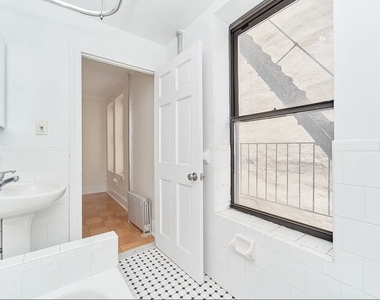 516 East 80th Street - Photo Thumbnail 4