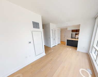 West 38th Street - Photo Thumbnail 2