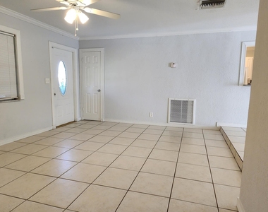 650 Sw 11 Drive - Photo Thumbnail 9