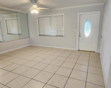 650 Sw 11 Drive - Photo Thumbnail 8