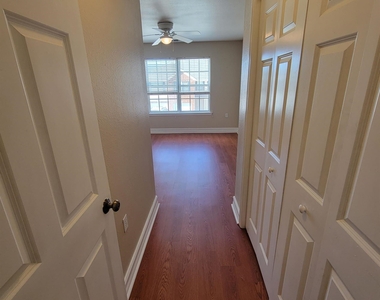 1521 Crescent Hills - Photo Thumbnail 11