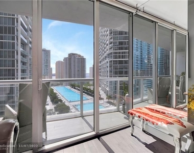 485 Brickell Ave - Photo Thumbnail 1