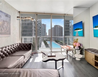 485 Brickell Ave - Photo Thumbnail 2